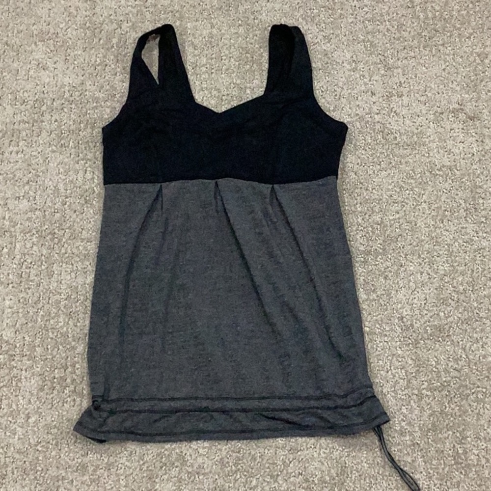 Lululemon Athletica Black and Gray Fitted Sleeveless Tank Top